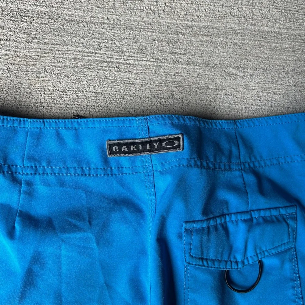 Vintage 2000s Y2K Oakley men's 31 board shorts